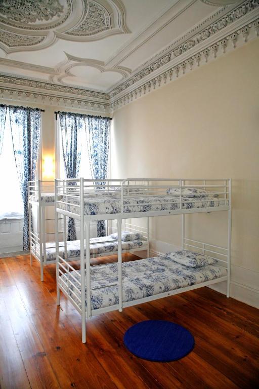 Alma Hostel *
